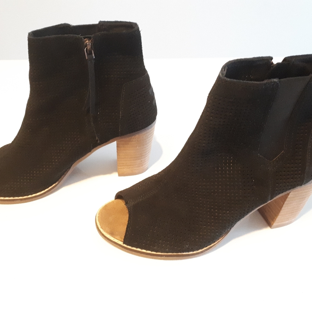 Never worn Tom's Majorca Peep Toe
